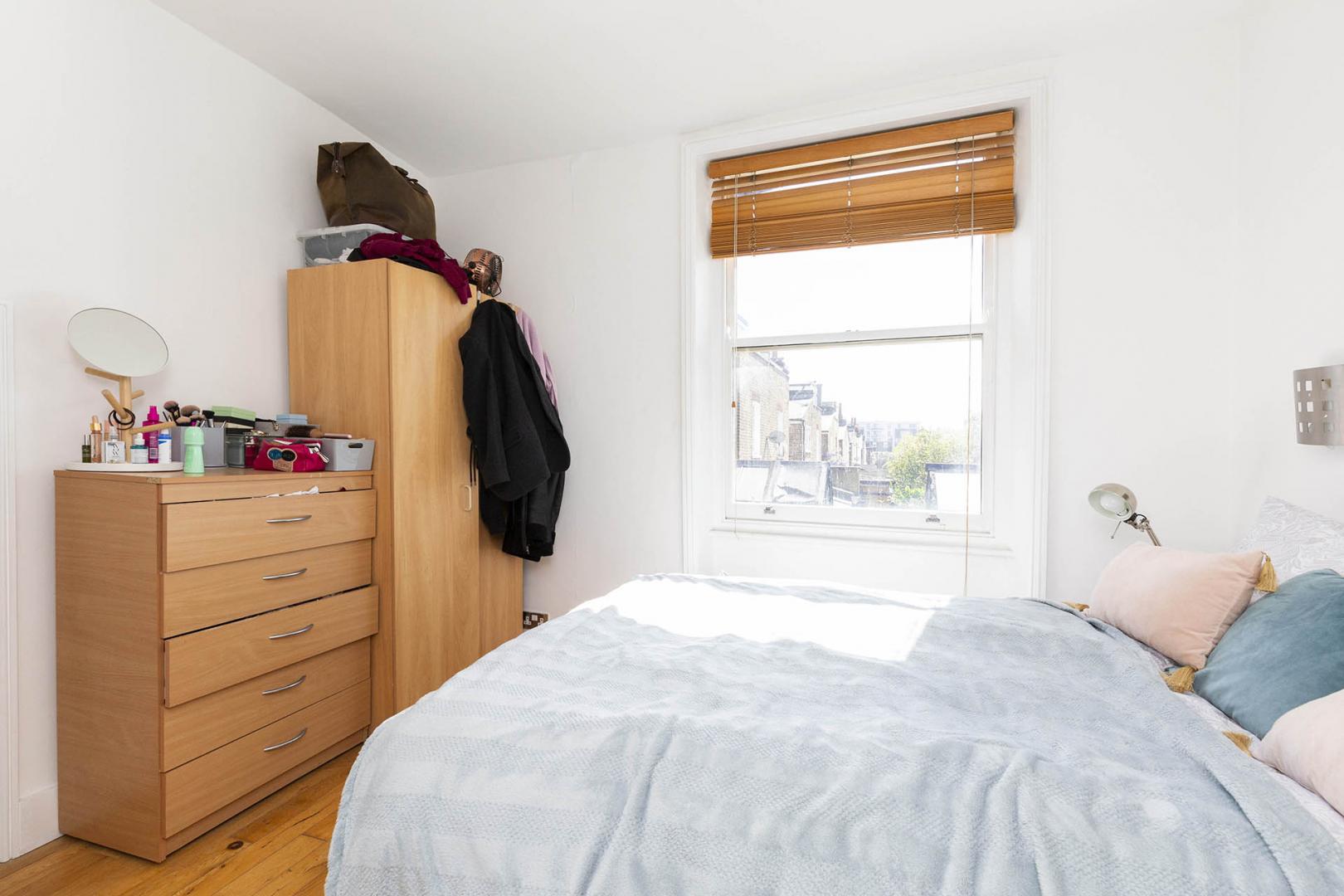 Modern Apartment Milverton Road, London